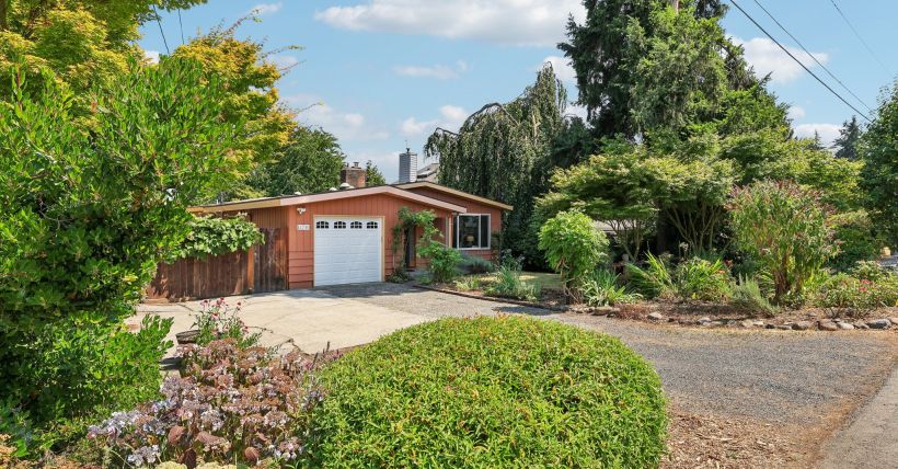 Mid-Century Garden Oasis in Victory Heights